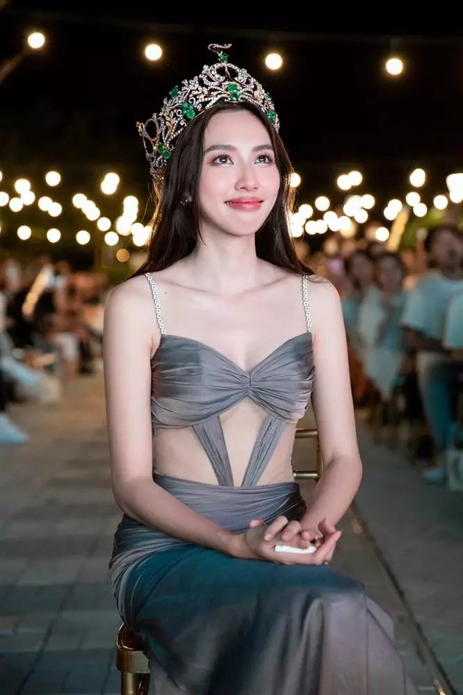 Hoa hậu Thùy Tiên tuyên bố điều này khi liên tục bị ghép cặp với Quang Linh Vlogs