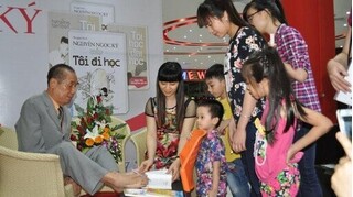 Người thầy đầu tiên viết chữ bằng chân - Nhà giáo Nguyễn Ngọc Ký đột ngột qua đời tại nhà riêng sáng nay