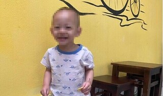Bé trai 2 tuổi bị bỏ rơi lúc rạng sáng ở Hà Nội