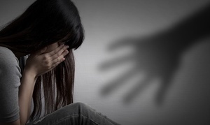 Bé gái 9 tuổi bị cha dượng hiếp dâm ngay tại phòng trọ