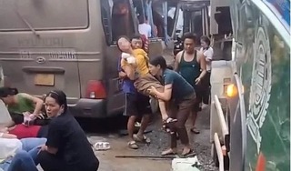 Nghệ An: Xe chở công nhân va chạm xe đầu kéo khiến hơn 20 người nhập viện