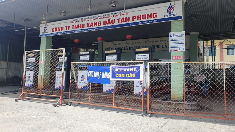 Nhiều trạm xăng dầu ở TPHCM, Đồng Nai vẫn treo biển hết xăng, phải đi 2-3 nơi mới mua được