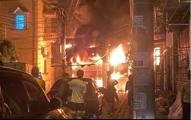 Hà Nội: Cháy lớn kèm tiếng nổ rất to tại một khu dân cư ở Long Biên