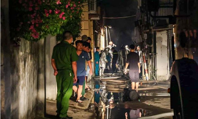 Hà Nội: Cháy lớn kèm tiếng nổ rất to tại một khu dân cư ở Long Biên