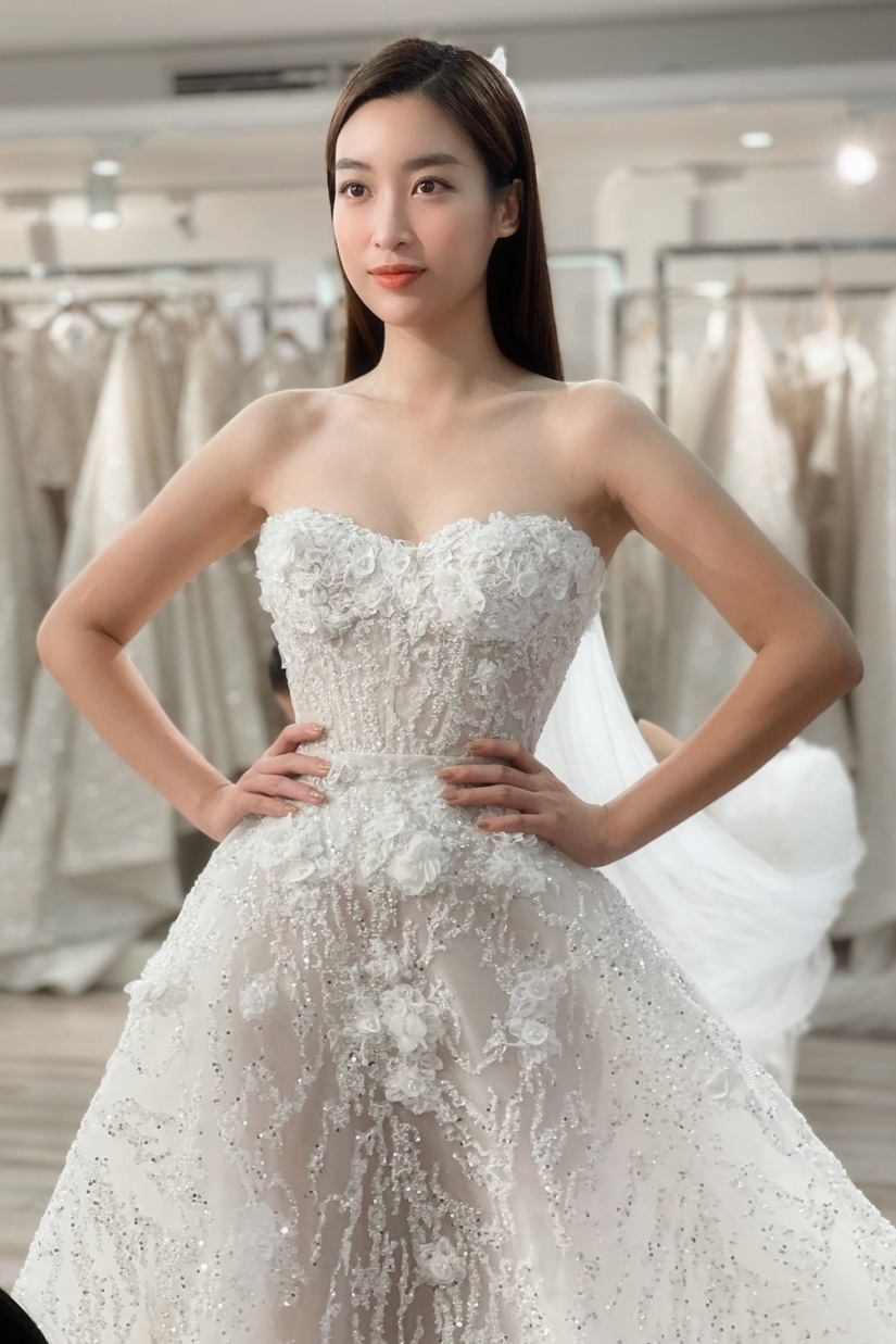  Hoa hậu Đỗ Mỹ Linh lộng lẫy trong ngày thử váy cưới