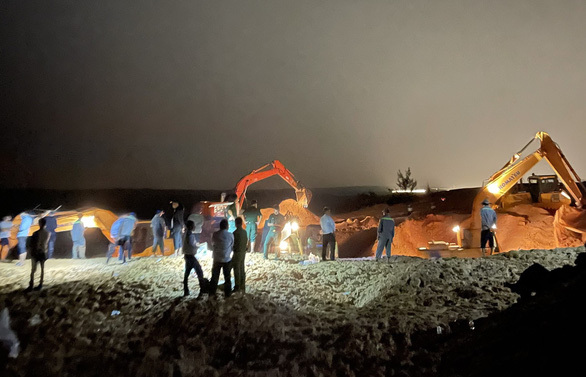 Bình Thuận: Sập mỏ titan, 4 công nhân bị chôn vùi, đã tìm thấy 1 thi thể