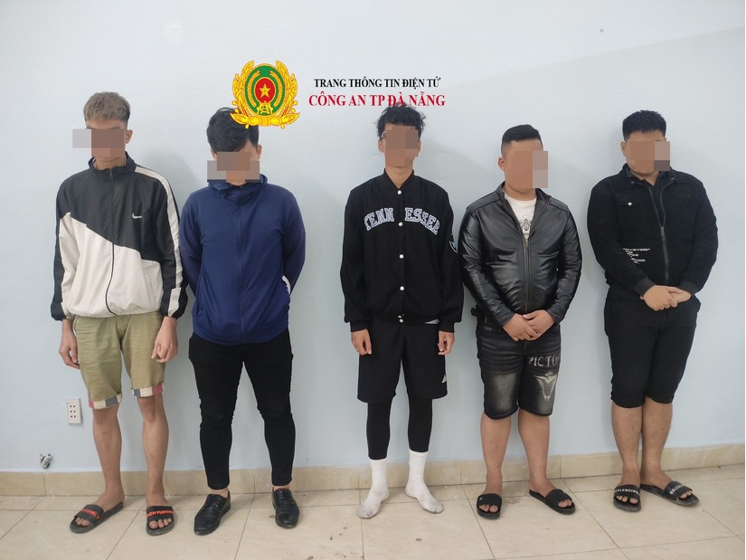 Bắt 5 đối tượng trộm 130 chiếc điện thoại trong siêu thị điện máy tại Đà Nẵng
