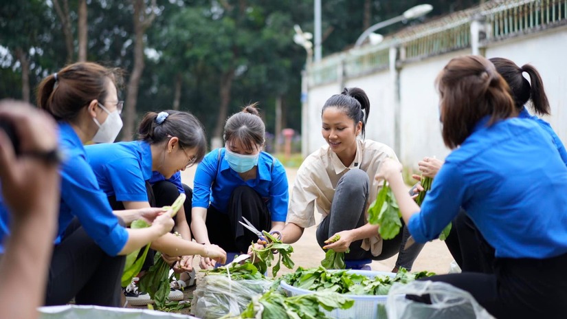 Hoa hậu H'Hen Niê đã đáp trả thế nào khi liên tục bị chê bai