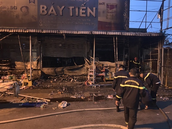 Cửa hàng bách hóa cháy lớn lúc nửa đêm, 3 người tử vong