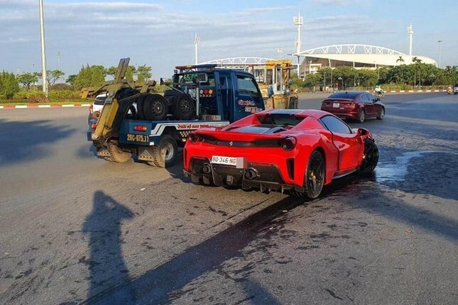  Siêu xe Ferrari 488 va chạm với xe máy, 1 người tử vong