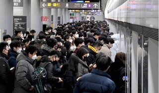 Tàu điện ngầm đông đúc khiến người Hàn lo lắng sau thảm kịch ở Itaewon