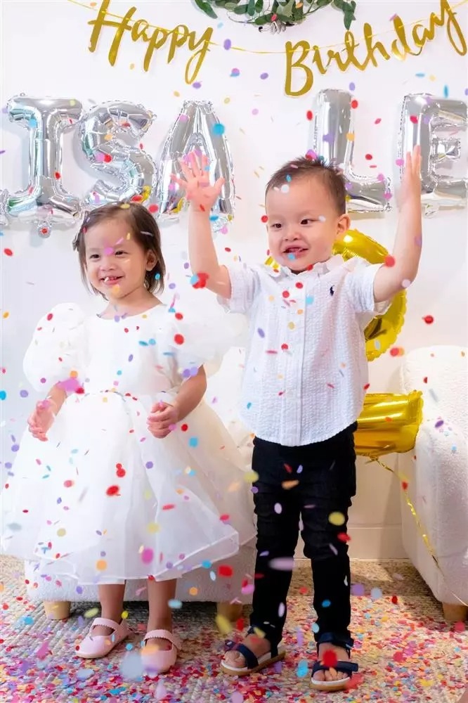 Hà Hồ tổ chức sinh nhật nhỏ cho cặp song sinh trong biệt thự 30 tỷ