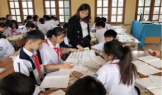 Cô giáo truyền cảm hứng thi đua dạy tốt, học tốt ở vùng biên Sơn La
