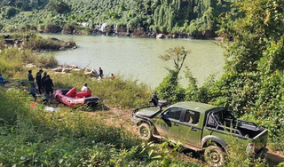 Đắk Lắk: Xe chở khách tham quan lao xuống sông, tài xế mất tích