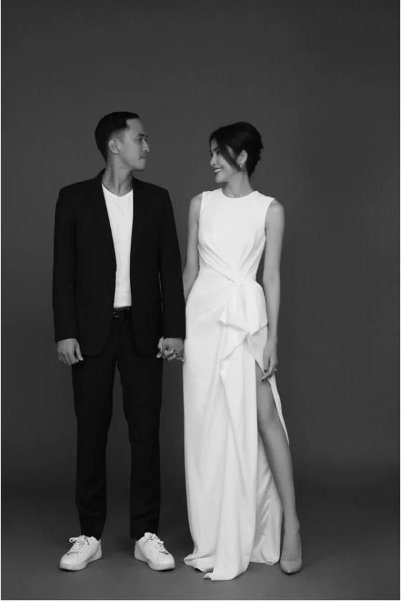 Tăng Thanh Hà diện váy cưới tổ chức tiệc kỷ niệm 10 năm ngày cưới bên ông xã Louis Nguyễn