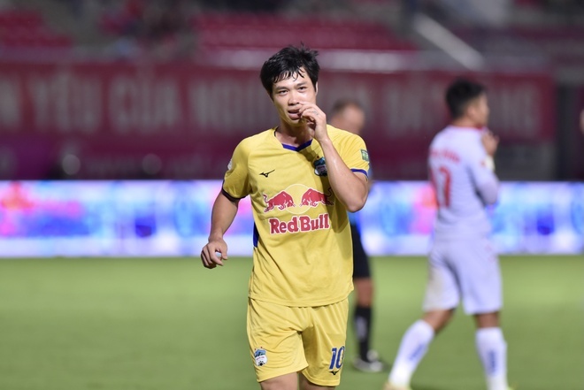 Công Phượng vắng mặt ở trận gặp Hà Tĩnh vòng 24 V.League?