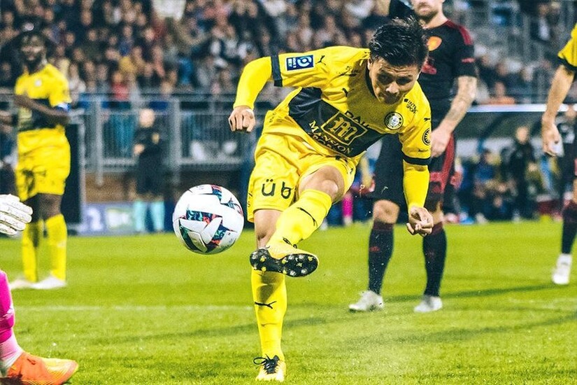 Quang Hải lập hattrick bàn thắng trước trận derby nước Pháp