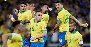 CĐV Brazil phản đối hậu vệ Dani Alves được dự World Cup 2022
