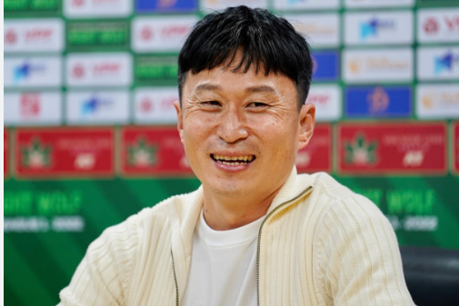 HLV Chun Jae-ho vui mừng khi Hà Nội FC vô địch V.League