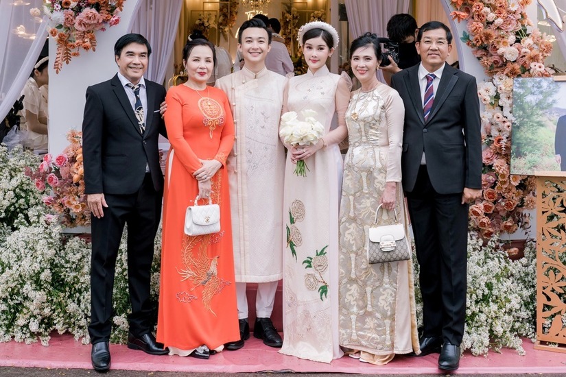 Lễ cưới của Lê Âu Ngân Anh ở Bình Định: Chú rể xúc động rơi nước mắt