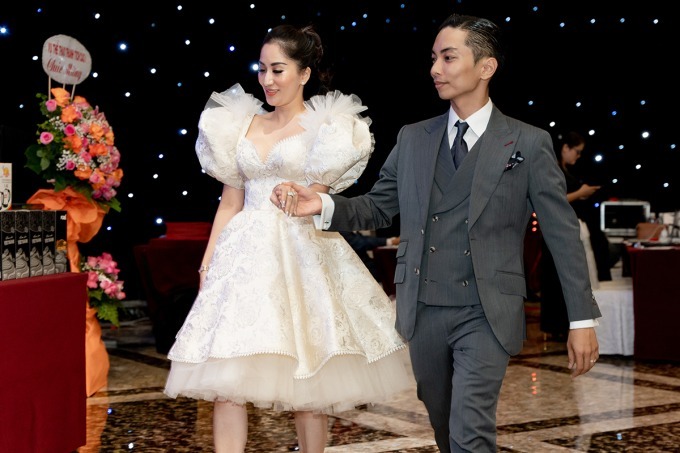  Khánh Thi và Phan Hiển chính thức đám cưới sau hơn 1 thập kỷ 'sống thử' và có với nhau 2 nhóc tỳ 