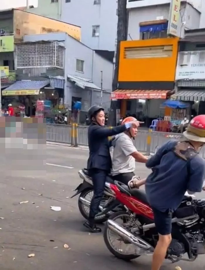 Nổi tiếng giàu có nhưng nhiều sao Việt hạng A vẫn bắt xe ôm đi sự kiện