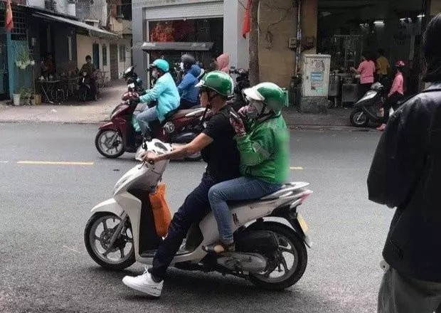Nổi tiếng giàu có nhưng nhiều sao Việt hạng A vẫn bắt xe ôm đi sự kiện
