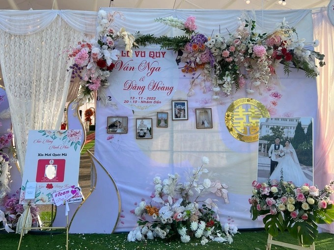 Cô dâu chú rể Bắc Ninh gây sốt khi dùng mã QR nhận tiền mừng trong đám cưới