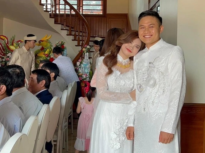 Cô dâu chú rể Bắc Ninh gây sốt khi dùng mã QR nhận tiền mừng trong đám cưới
