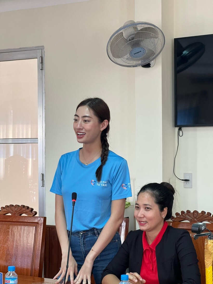 Hoa hậu Lương Thùy Linh hỗ trợ xây sửa hai ngôi nhà bị sập vì thiên tai