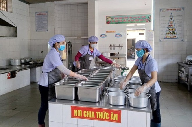 Bộ GD&ĐT yêu cầu kiểm soát chặt nguồn gốc thực phẩm và các khâu của bếp ăn bán trú