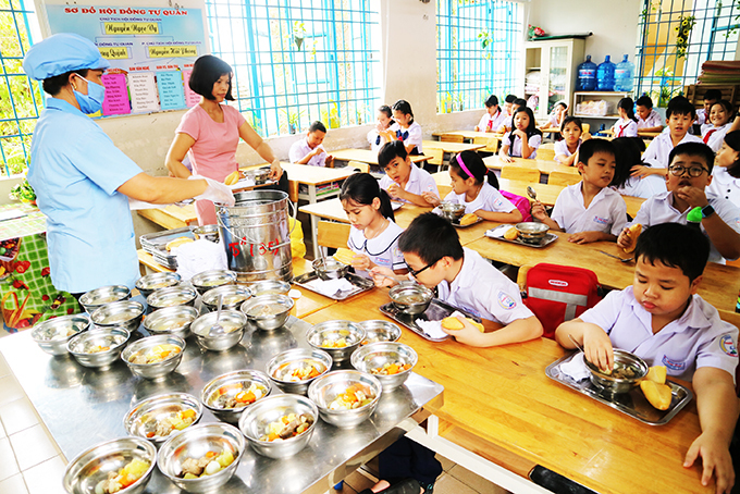 Sau vụ hơn 600 học sinh ngộ độc thực phẩm, Khánh Hoà kiểm tra toàn bộ bếp ăn bán trú