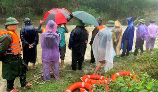 Tìm kiếm người đàn ông mất tích khi đi bắt cá tại khu vực đập tràn ở Nghệ An