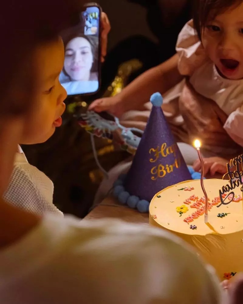 Hồ Ngọc Hà xúc động khi được 3 con tổ chức sinh nhật sớm với 1 chiếc bánh kem
