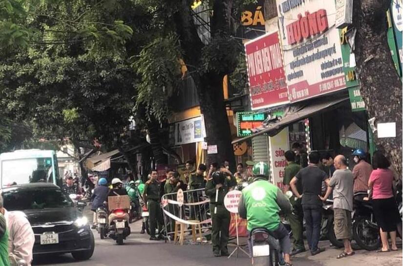 Người phụ nữ bán trà đá bị đâm tử vong trên phố ở Hà Nội