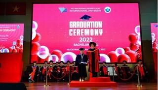 Trường Đại học Quốc tế trao huy chương vàng cho 4 sinh viên tốt nghiệp có thành tích ấn tượng nhất