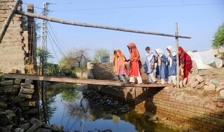 Pakistan đối phó với khủng hoảng giáo dục sau lũ lụt
