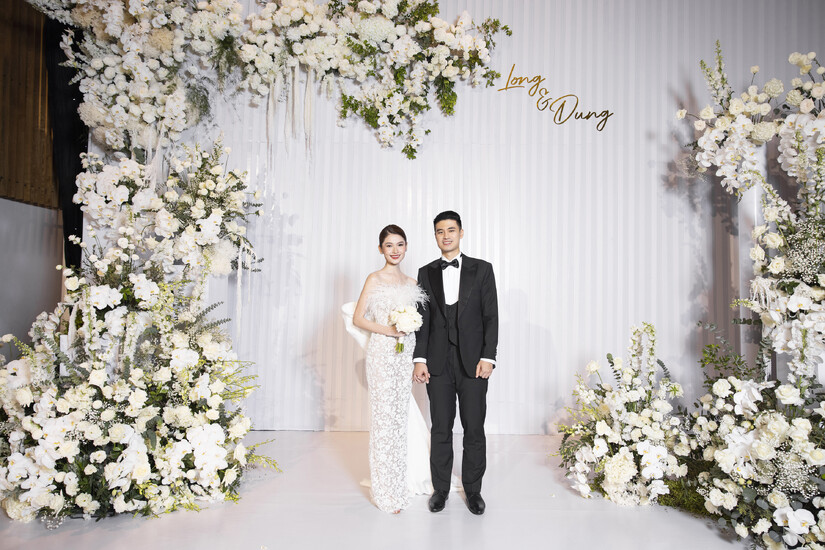 Tiệc cưới tràn ngập hoa tươi của Á hậu Thùy Dung và chồng doanh nhân Thái Long