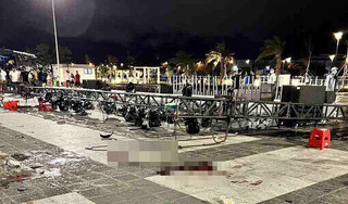 Bình Dương: Sập sân khấu nhạc nước, 6 người bị thương