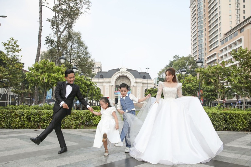 Khánh Thi - Phan Hiển mời 1.000 khách dự tiệc cưới, kể lại chuyện tình 13 năm bằng MV 