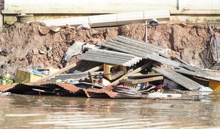 Vĩnh Long: Sạt lở kinh hoàng khiến 13 căn nhà bị trôi sông, ước tính thiệt hại 35 tỷ đồng