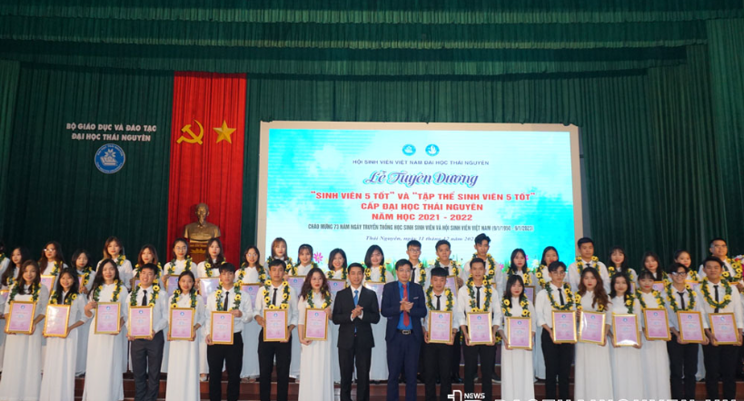 Đại học Thái Nguyên trao danh hiệu Sinh viên 5 tốt cho 355 cá nhân