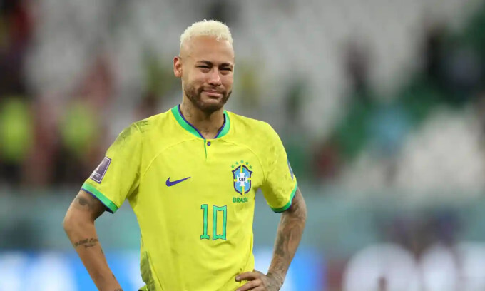 Neymar từ giã tuyển Brazil sau thất bại tại World Cup