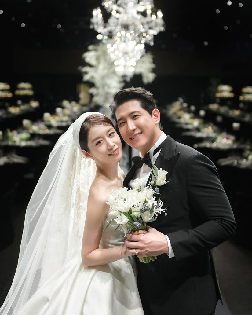 IU tặng Jiyeon vòng ngọc trai giá trị 'khủng' nhân ngày cưới