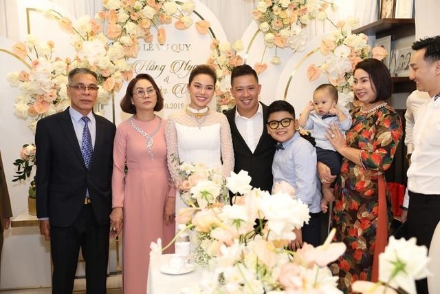 Những sao Việt có con rồi mới làm đám cưới