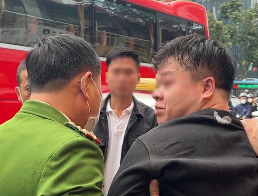 Bác thông tin người đàn ông dùng súng cướp xe chở tiền của ngân hàng giữa phố Hà Nội