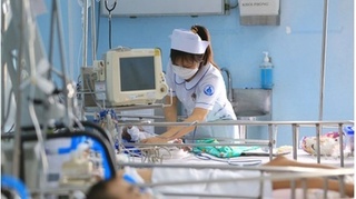 Bé trai 8 tuổi hôn mê sâu, nguy kịch do mắc cúm B biến chứng nặng