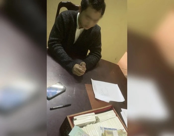 Quảng Ninh: Bắt giữ thiếu niên 17 tuổi trộm trang sức trị giá 100 triệu đồng đeo trên tượng ở đền thờ