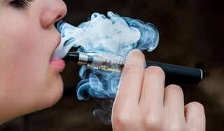 Báo động tình trạng hút thuốc lá điện tử gia tăng nhanh, đặc biệt ở giới trẻ