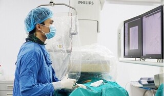 Người đàn ông nguy kịch do ho ra nửa lít máu tươi trong 3 ngày